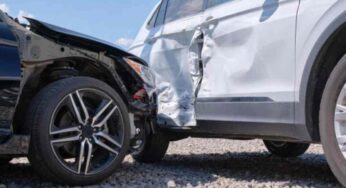 Cosa rischio se urto un auto e non lascio un biglietto? Attenzione a questi casi: quando è reato