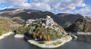 Il borgo più bello d’Italia si trova nel Lazio: direttamente a picco sul lago